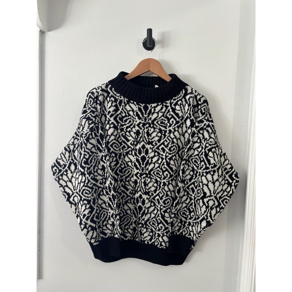 Limited Express Medium Sweater Black White Round Neck Long Sleeve Acrylic